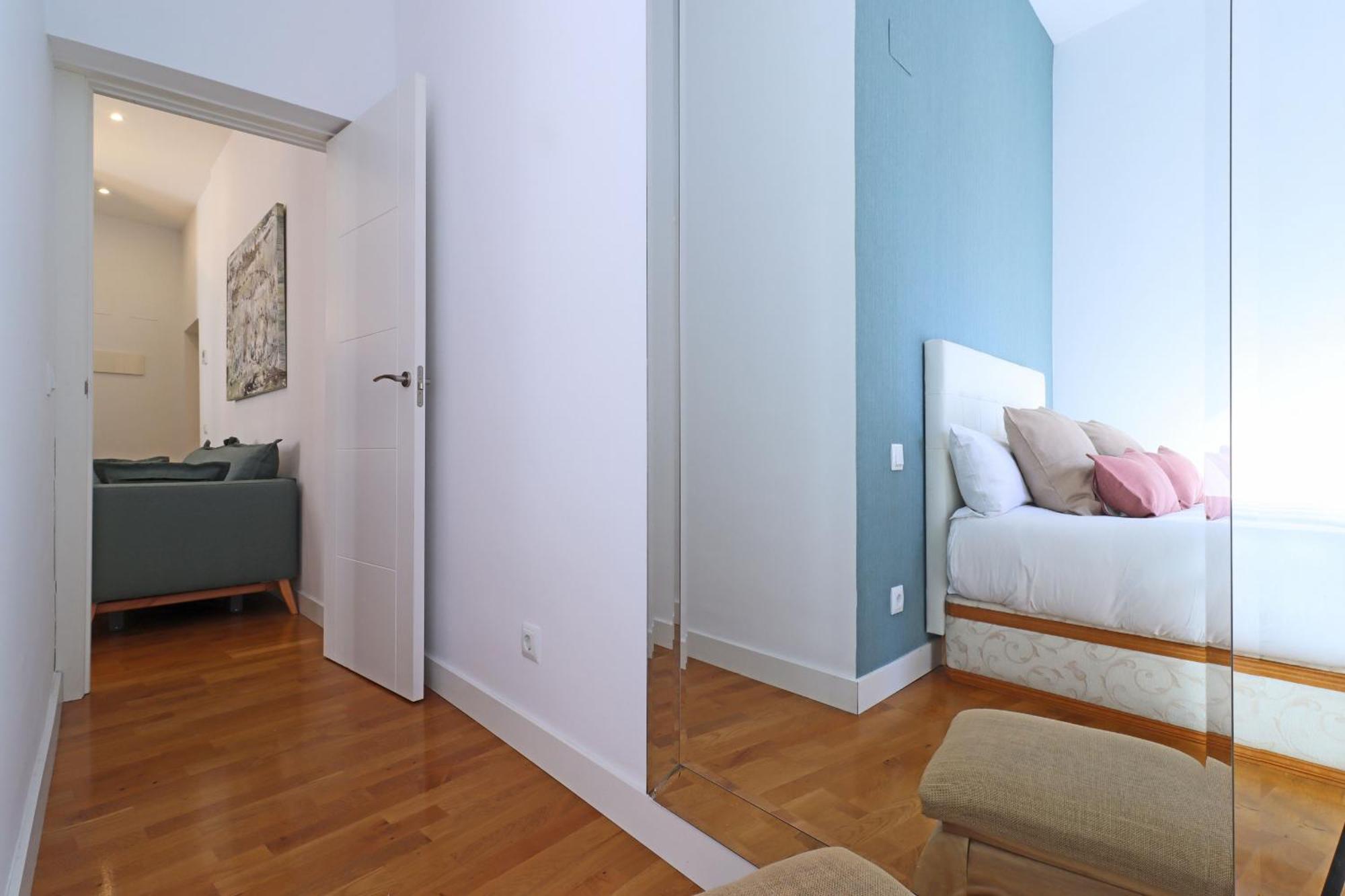 Chueca Suites Madrid Exterior photo